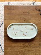 Plateau blanc, vert et doré